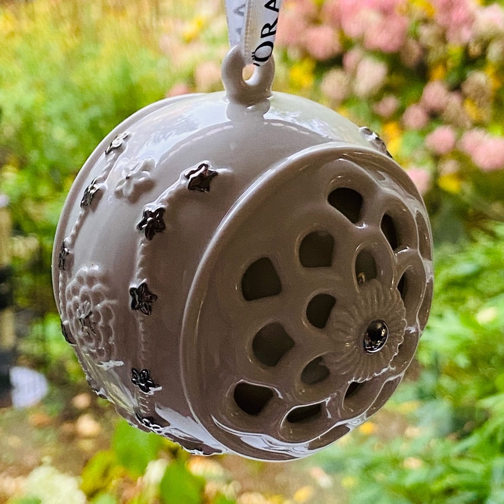 Pandora 2011 Ornament with Ribbon